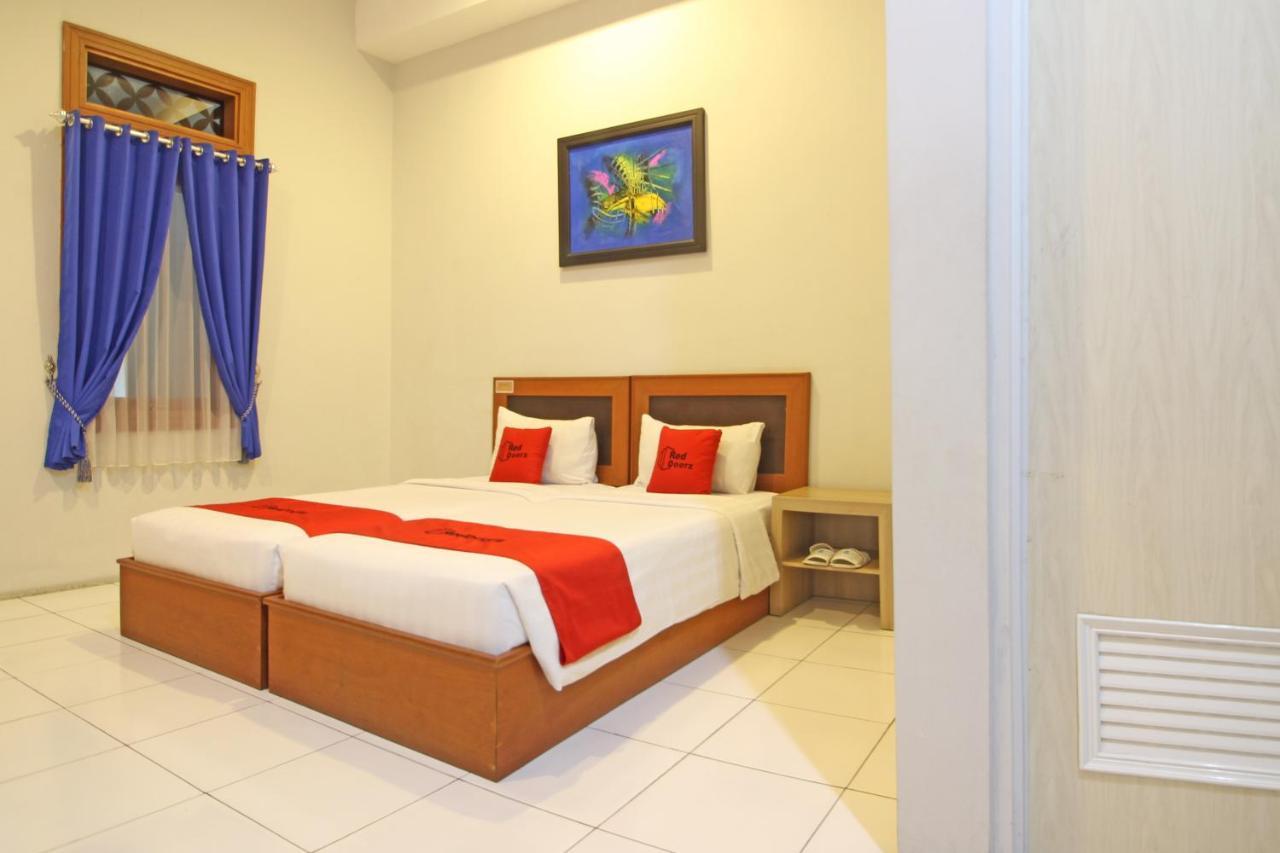 Reddoorz Premium Near Sleman City Hall Γιογκιακάρτα Εξωτερικό φωτογραφία
